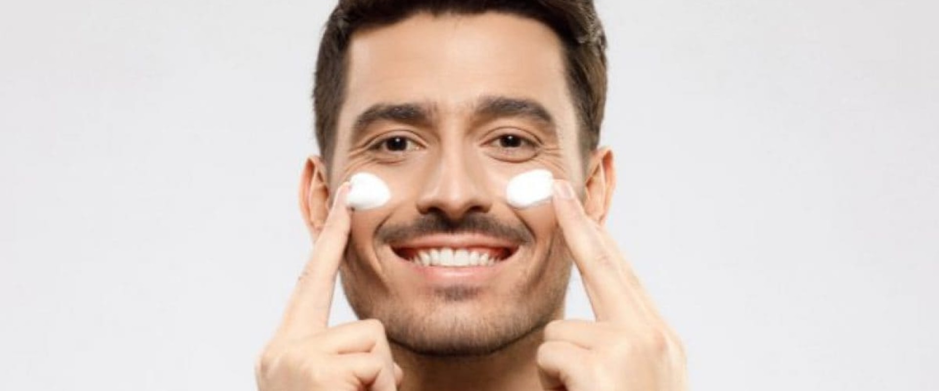 I migliori prodotti per il viso da uomo per una routine quotidiana di cura della pelle